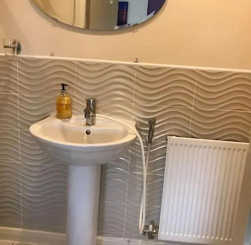 펜션 Cosy House Near Centre And Football Stadium *