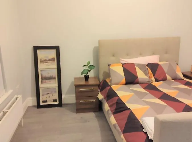 Newly Refurbished 2- Bed Stylish * Manchester