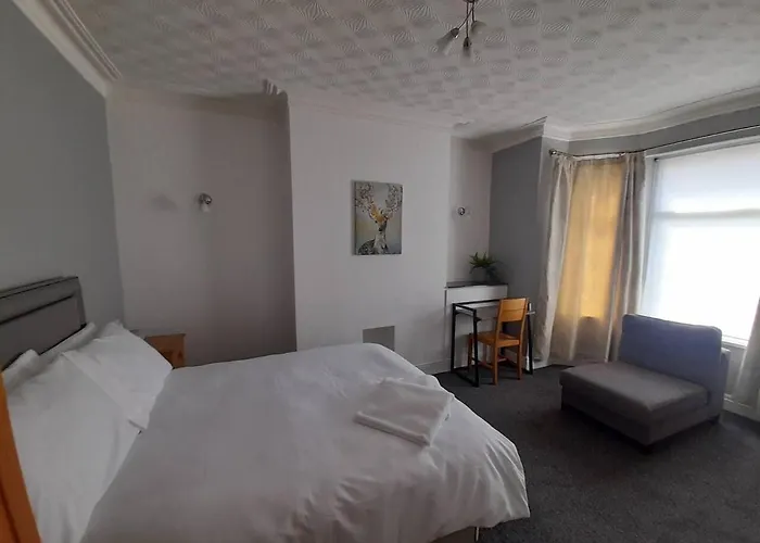 Stylish 4 Bed House - 15 Min To Centre Ferienhaus *