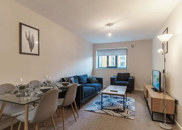 Spacious 2 Bed In Centre *