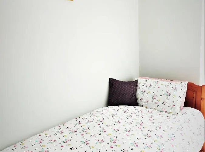 Newly Refurbished 2- Bed Stylish