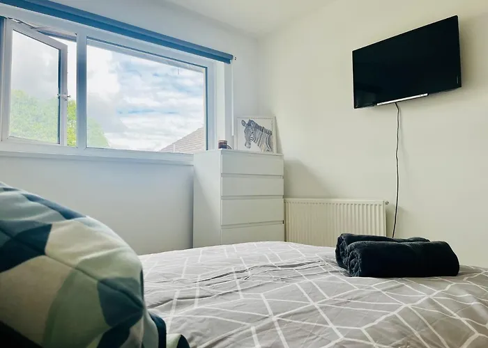 Allenby Walk Private In A 4 Bed Shared House *