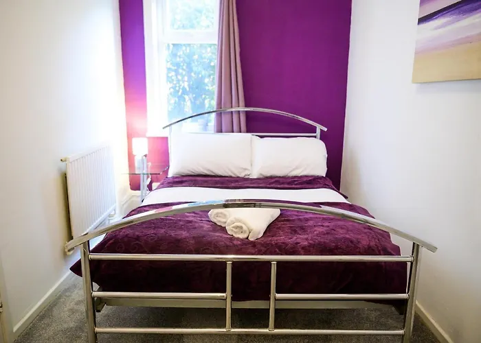 Apartment Purple Blossom, 2 Bed Apartment, Wi-fi, Near Didsbury, Free Parking Manchester