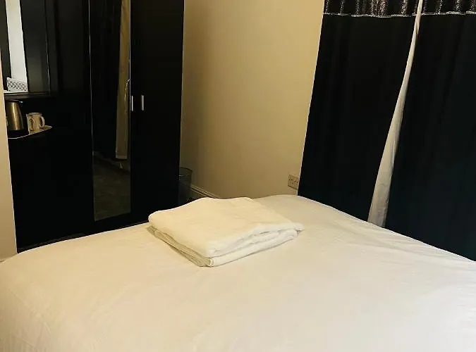 The Pleasant House Hotel *