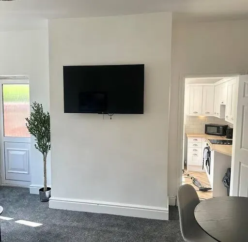 Semesterbostad Large Five Bedroom With Parking, Sleeps 11! Manchester