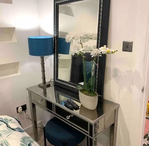 Lux Private Entrance 1 Bed Lux Private Entrance 1 Bed Studio - Free Parking - Ideal For Coop Live, Mcr City Centre, Salford Royal Hospital & Buile Hill Mansion Wedding Venue Appartement