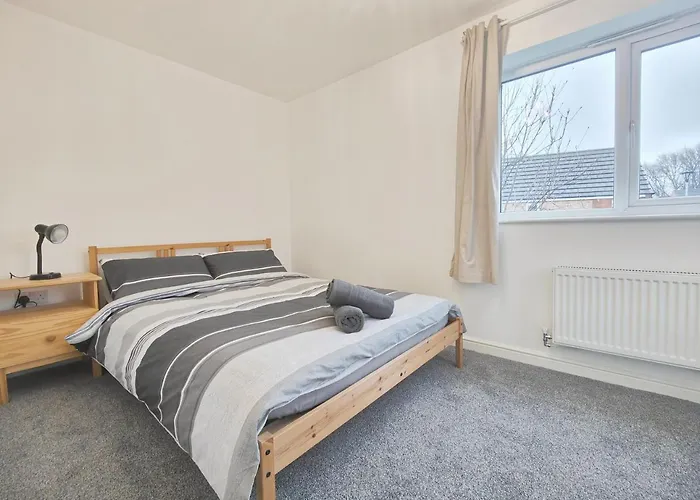 The Metcombe - With Free Parking - 10 Minutes Walk To Coop Live Arena & Etihad Stadium Dom wakacyjny *