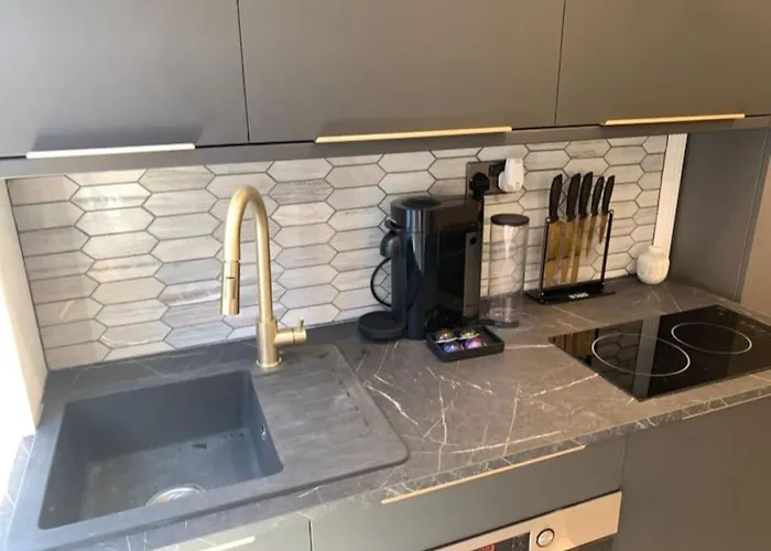 Lux Private Entrance 1 Bed Lux Private Entrance 1 Bed Studio - Free Parking - Ideal For Coop Live, Mcr City Centre, Salford Royal Hospital & Buile Hill Mansion Wedding Venue Manchester