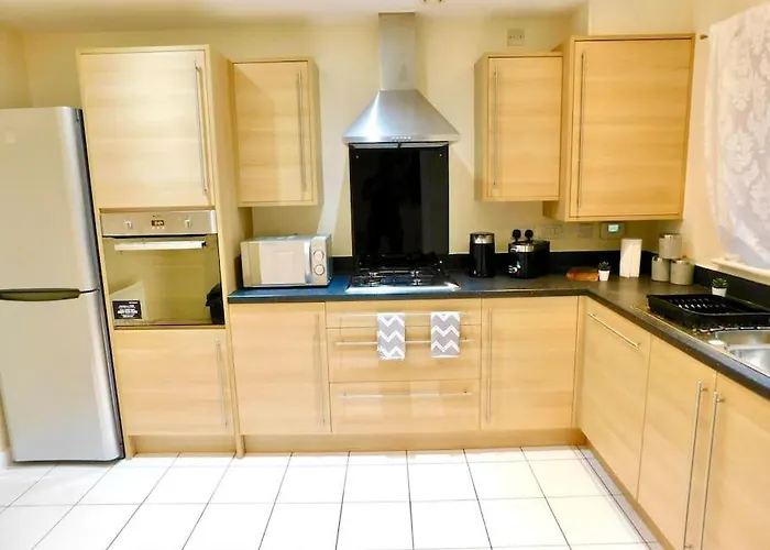 度假居 Amila House Manchester, Modern, Spacious, Sleeps 9 With Parking 曼彻斯特