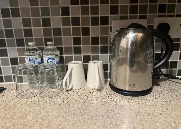 Апартаменты 2 Bedroom With Free Parking Wi-fi, Very Close To Ao Arena & Centre