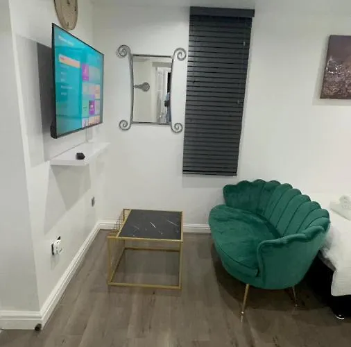 Dynasty Daire Manchester