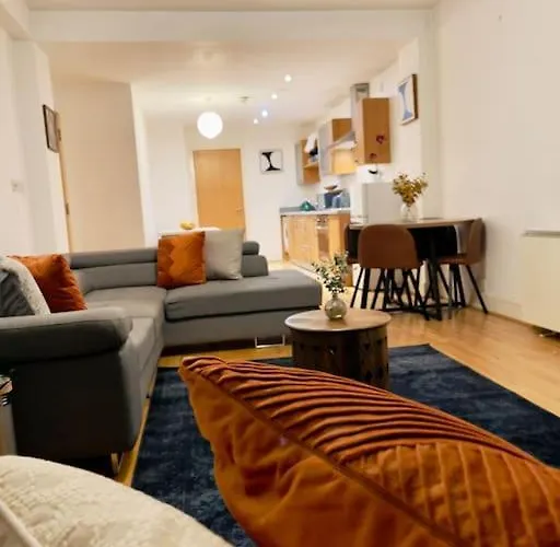 Beautiful Open Plan Living! *