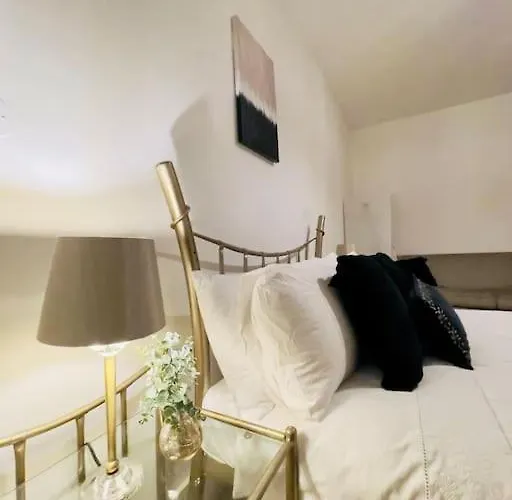 Beautiful Open Plan Living! 아파트