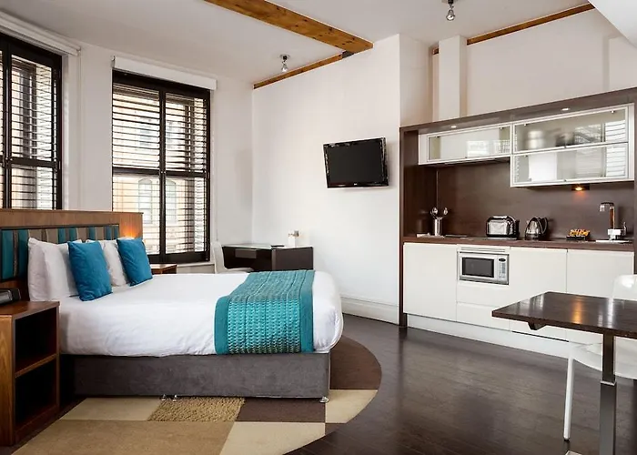 Roomzzz Apart-hotel 4*