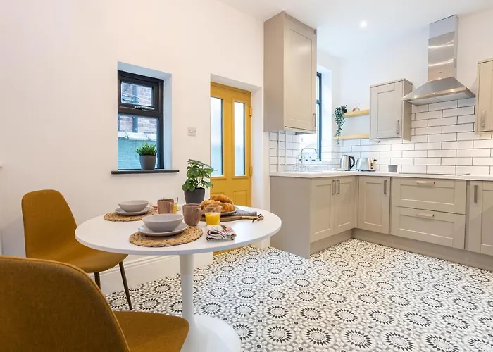 Stunning Scandi Abode In Parking Nyaraló Manchester