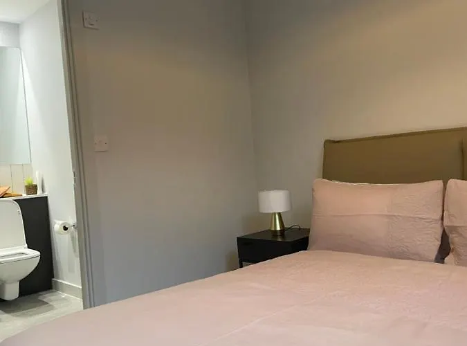 Luxury 2 Bedroom Waterside View Greater * Manchester