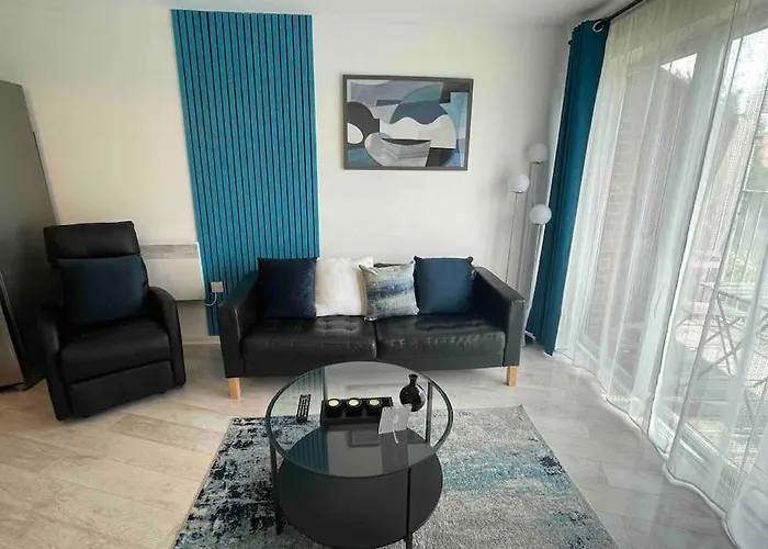 Cityfront Modern Apt near Centre/etihad, Free Parking Apartment