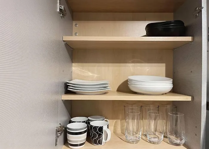 Cityfront Modern Apt near Centre/etihad, Free Parking *