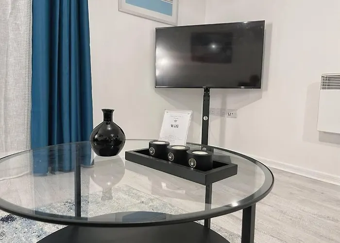 Cityfront Modern Apt near Centre/etihad, Free Parking *