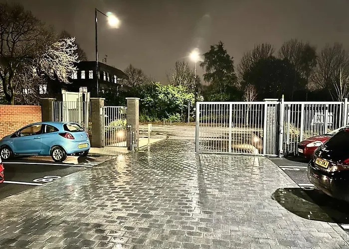 Morden 2 Bed - Old Trafford Apartmán *