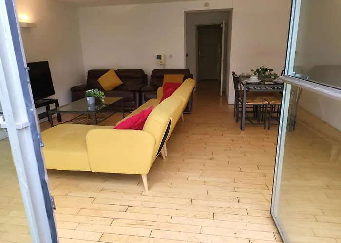 Luxury 2 Bed On River, Wifi, Parking, Garden * Manchester