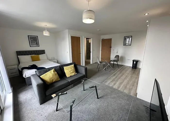 Fab, Spacious Studio+balcony Mcr * Manchester