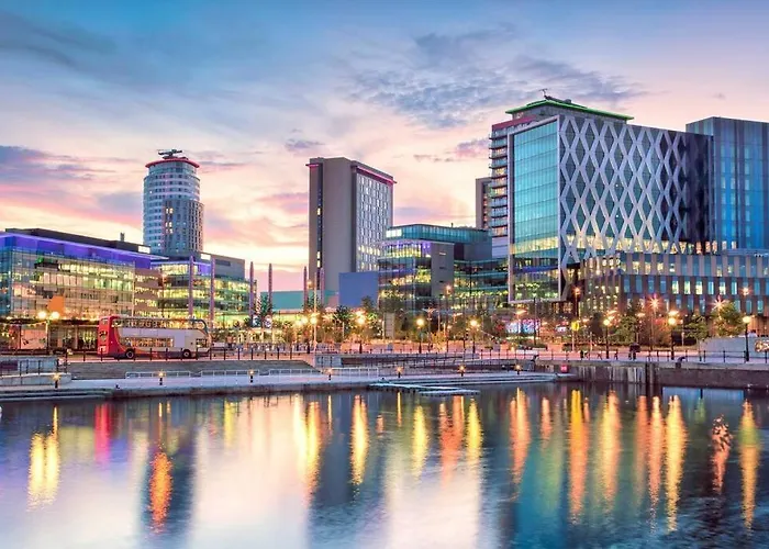 Centre Apartment, Skyline View