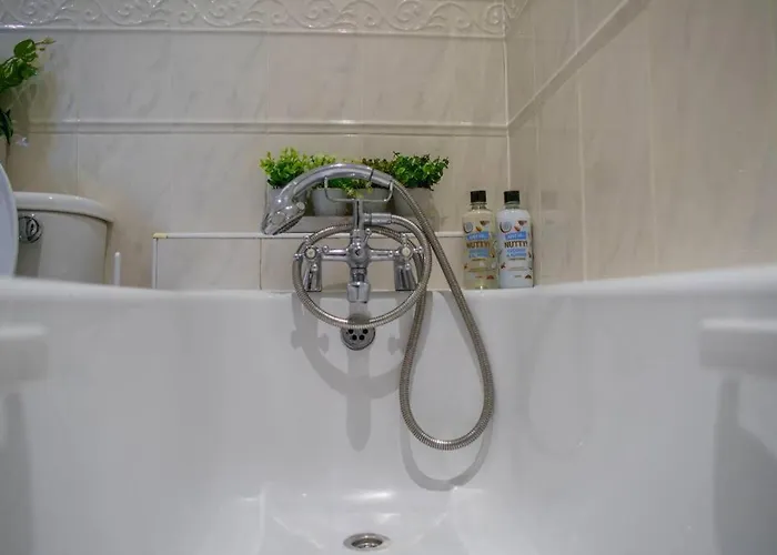 Centre Apartment, Skyline View *