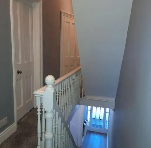 Chic 5 Double Bedroom House - 15 Min To *