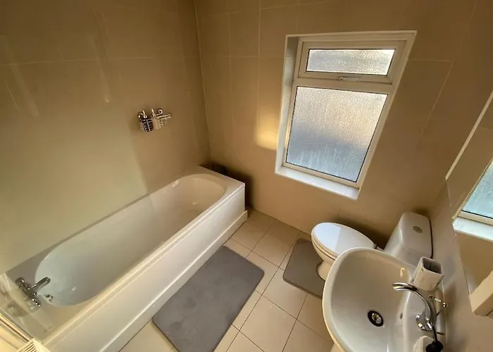 7 Bed - Spacious House - Central * Mánchester