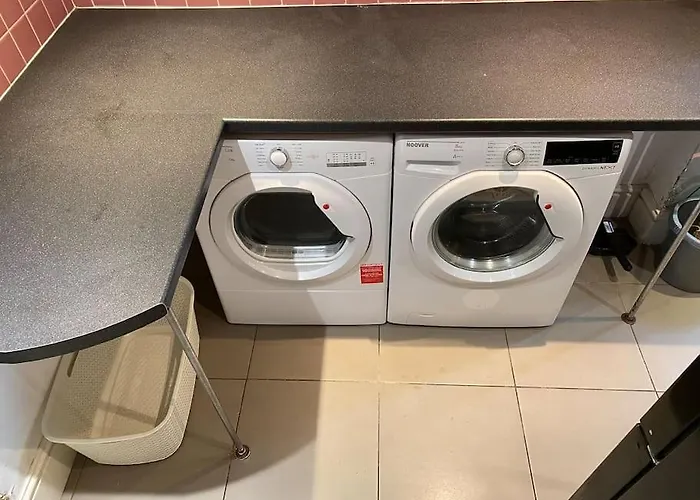 7 Bed - Spacious House - Central Mánchester