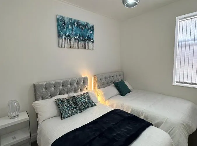 2 Bedroom Flat Close To City, Stadium And Coop Arena 아파트