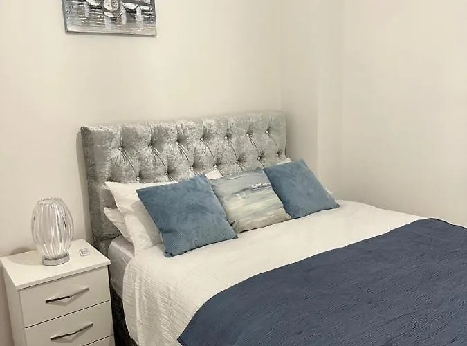 2 Bedroom Flat Close To City, Stadium And Coop Arena *