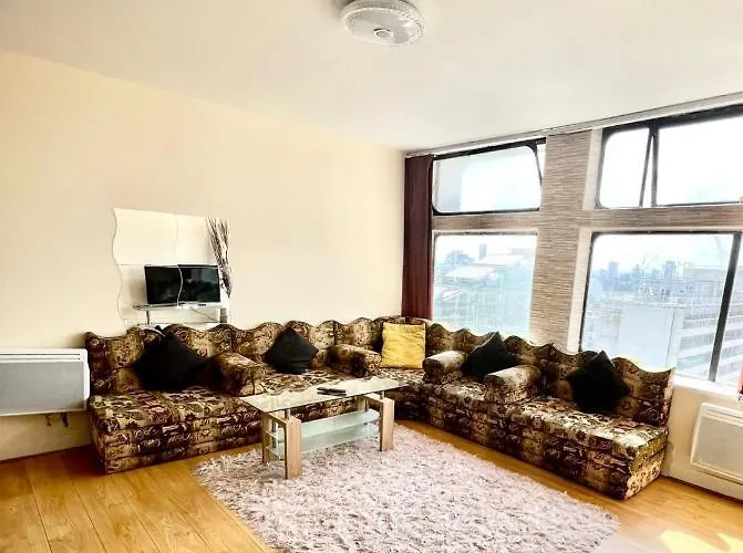 Two Bedroom With Kitchen Facility * Mánchester