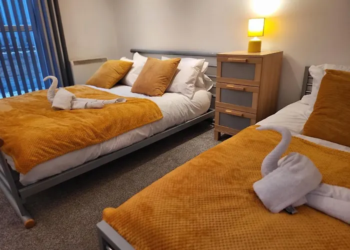 Luxury 2 Bed On River, Wifi, Parking, Garden *