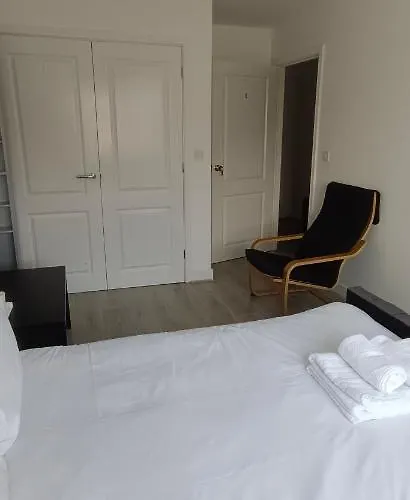 Free Car Park And Walk To Coop, Etihad, Piccadilly, Free Snacks * Manchester