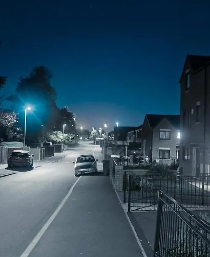 Free Car Park And Walk To Coop, Etihad, Piccadilly, Free Snacks Gasthuis