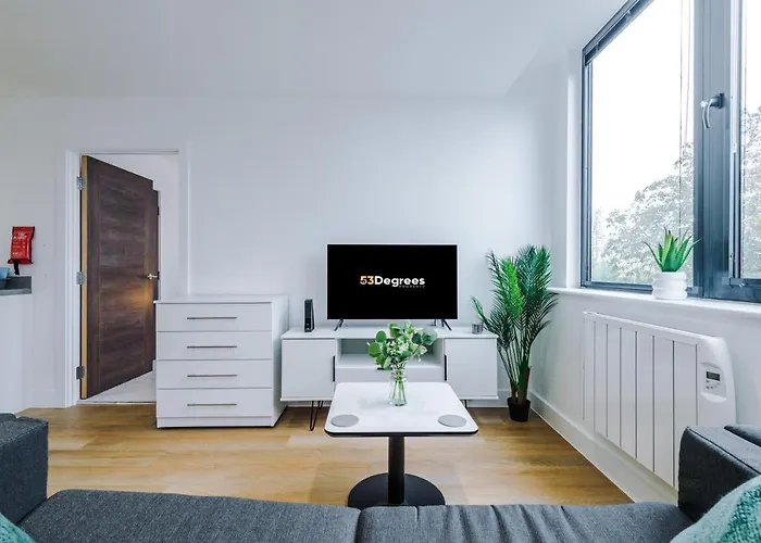 New! Stylish 2-bed In By 53 Degrees - Amazing Location, Ideal For Small Groups - Sleeps 4! 아파트