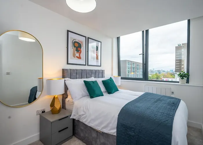 2 Bed - 5 Mins From Old Trafford Apartament *