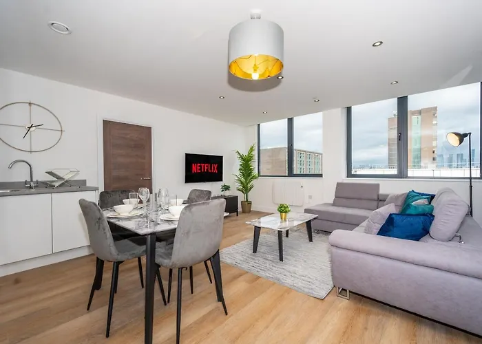 2 Bed - 5 Mins From Old Trafford