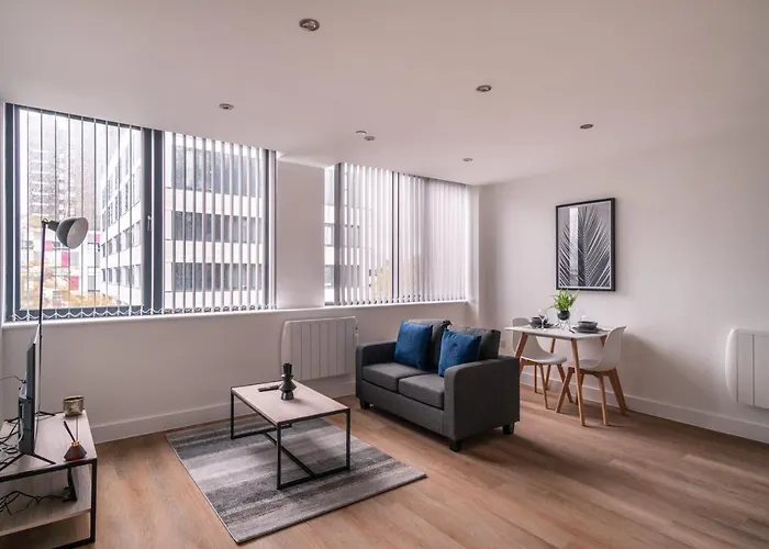 Zeni, Alexandra Rise Chic 1br Flat شقة