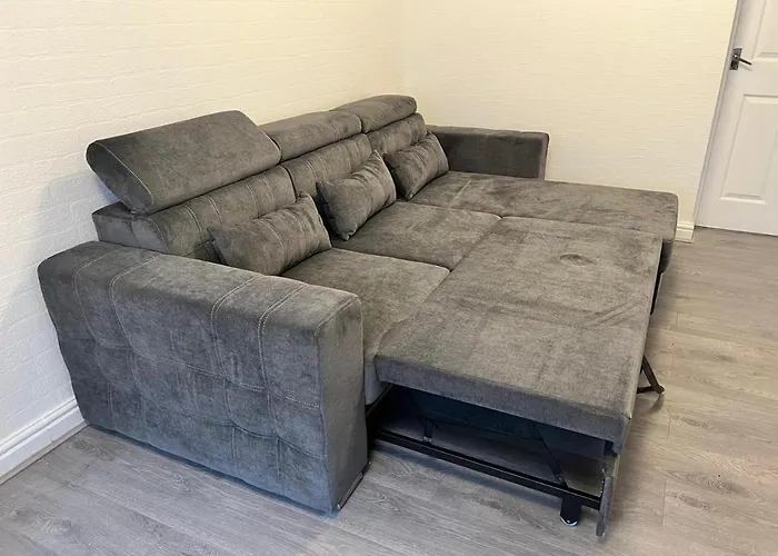 בית נופש Regent House - With Free Parking - 5 Minutes Drive To Coop Live Arena, Etihad Stadium & Centre *