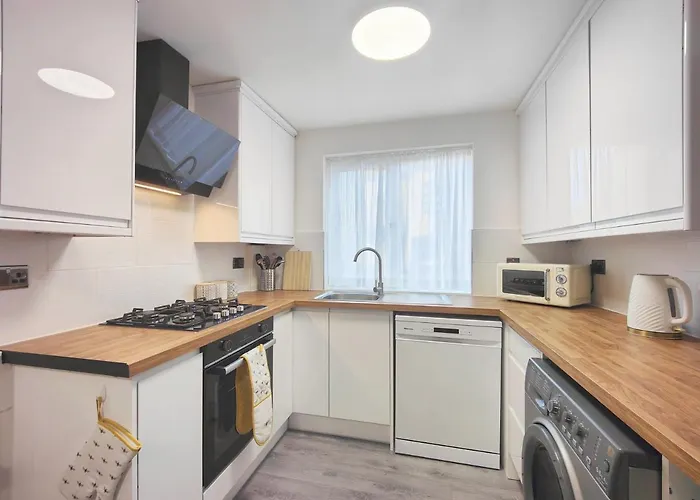 Regent House - With Free Parking - 5 Minutes Drive To Coop Live Arena, Etihad Stadium & Centre