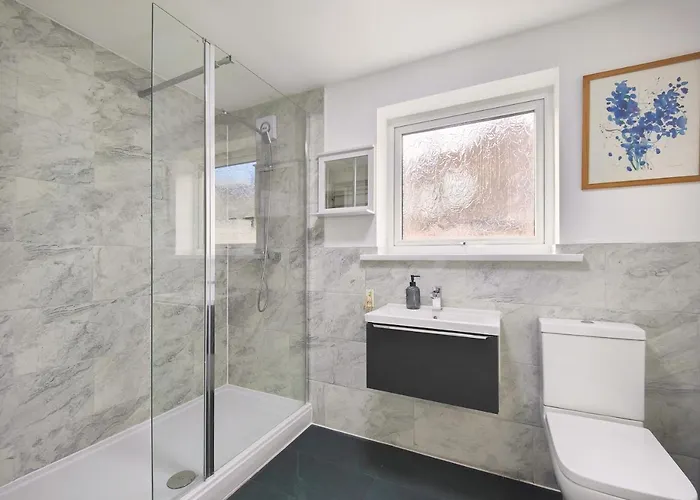 Regent House - With Free Parking - 5 Minutes Drive To Coop Live Arena, Etihad Stadium & Centre *