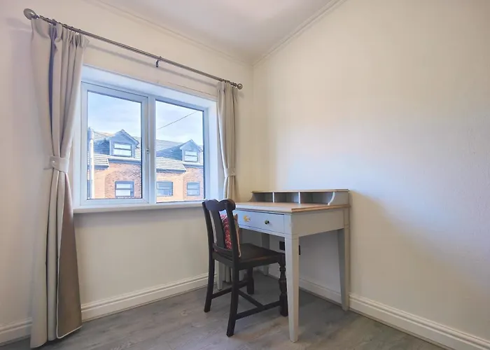 בית נופש Regent House - With Free Parking - 5 Minutes Drive To Coop Live Arena, Etihad Stadium & Centre מנצ'סטר