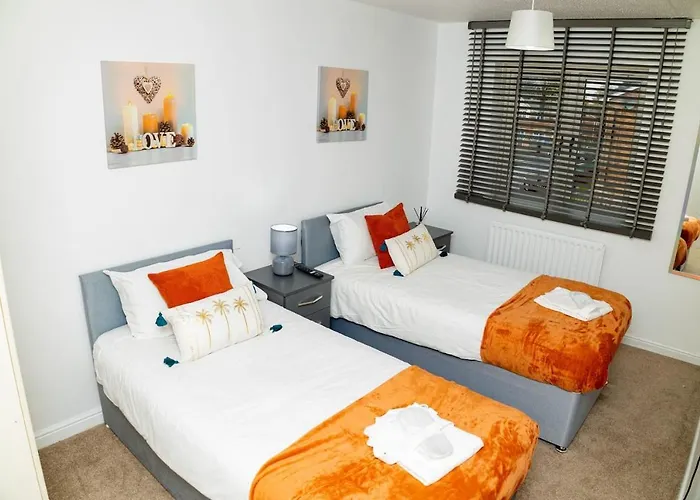 Dynasty - Alison Kelly Close *