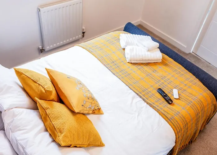 Beautifully Fab 3 Bedroom 4 Beds New 8 Guests Stretford Trafford Манчестер