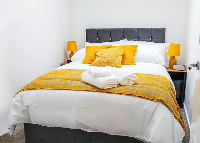 Beautifully Fab 3 Bedroom 4 Beds New 8 Guests Stretford Trafford Дом отдыха *