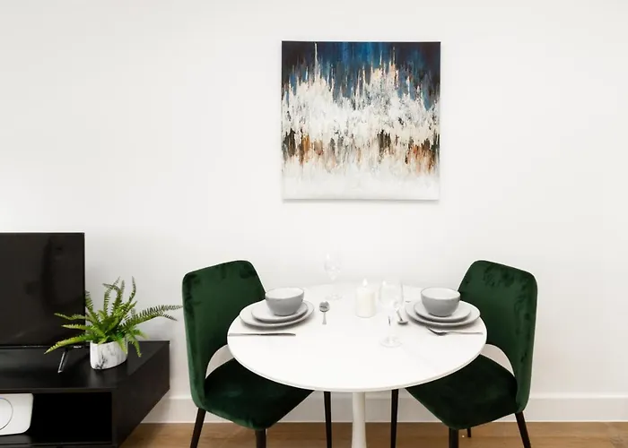 Stylish Overlooking Old Trafford *