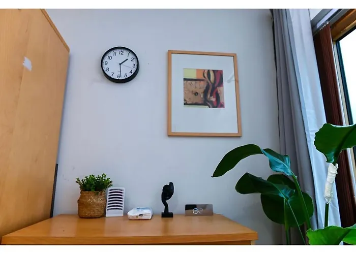 In A Flat 홈스테이